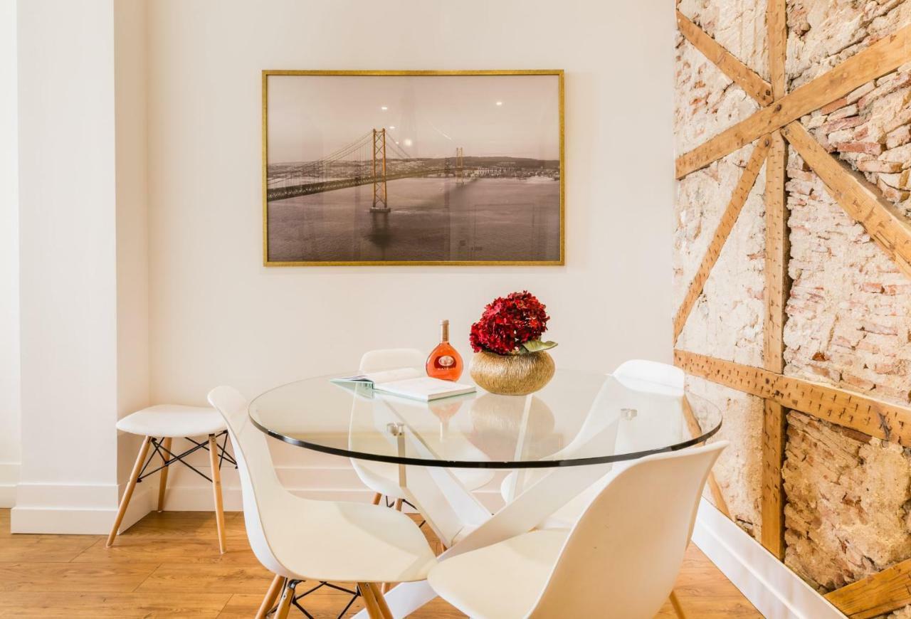Gold 37399al And Silver 37404al Apartment Lisbon