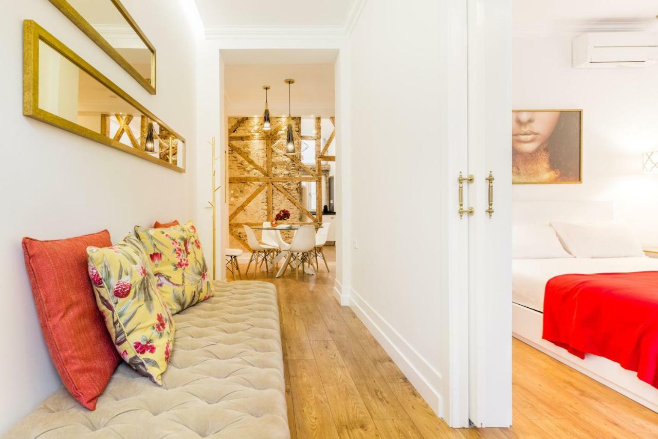 Gold 37399al And Silver 37404al Apartment Lisbon
