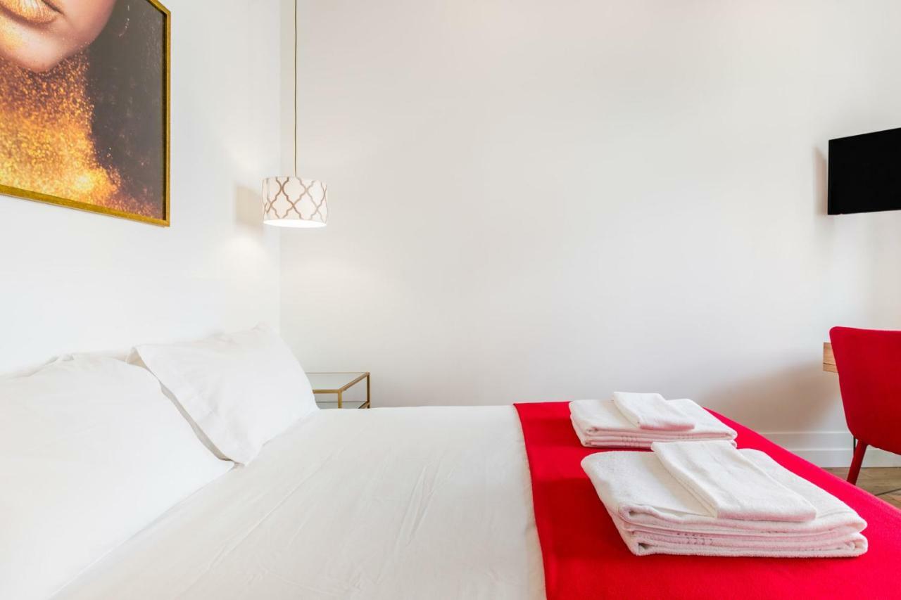 Apartment Gold 37399al And Silver 37404al Lisbon